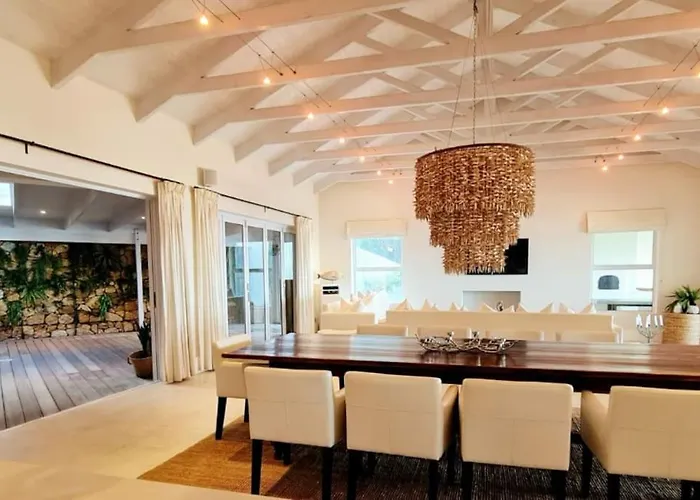 Contemporary Villa With Amazing Views