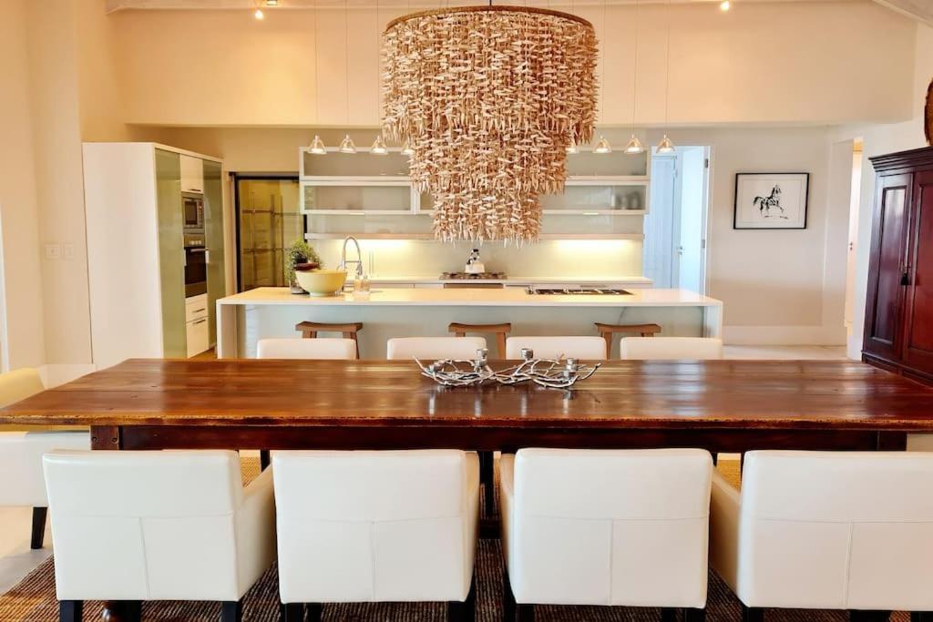 Contemporary With Amazing Views Villa