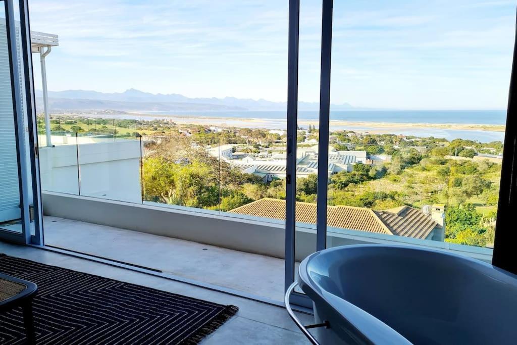 Contemporary With Amazing Views * Plettenberg Bay