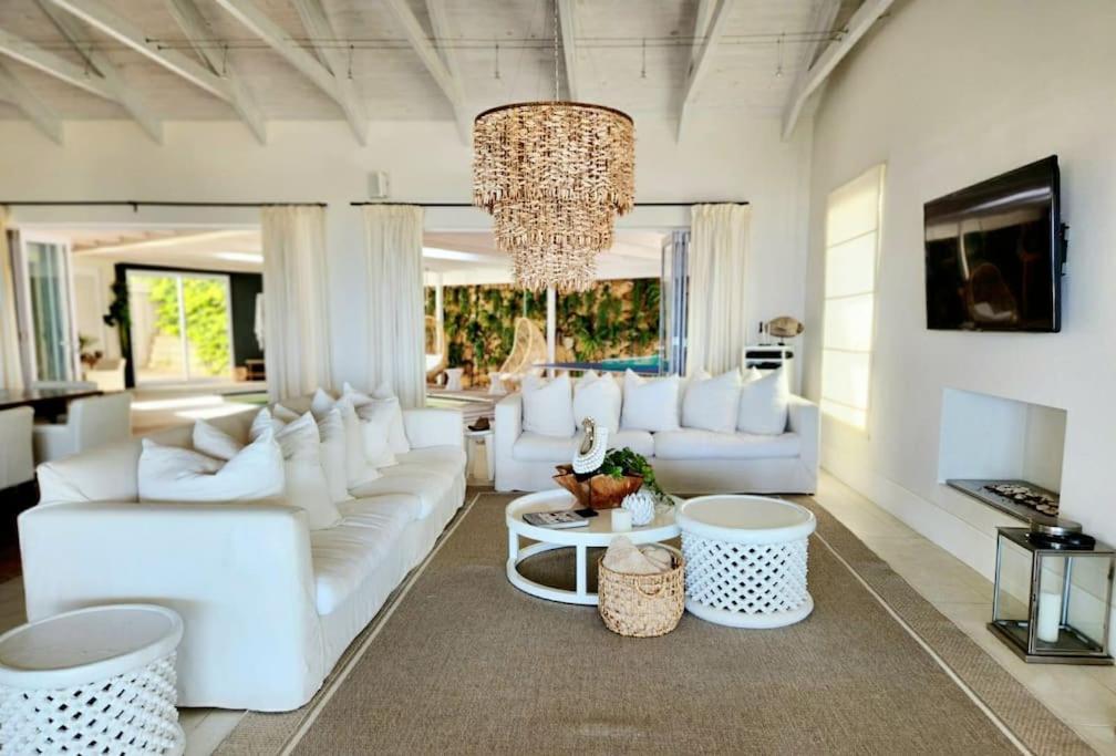 Villa Contemporary With Amazing Views *