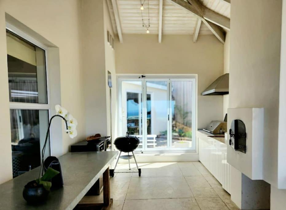 Contemporary With Amazing Views Villa *