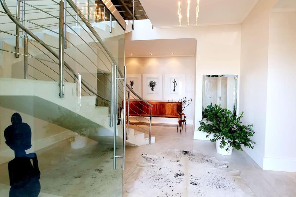 Villa Contemporary With Amazing Views *