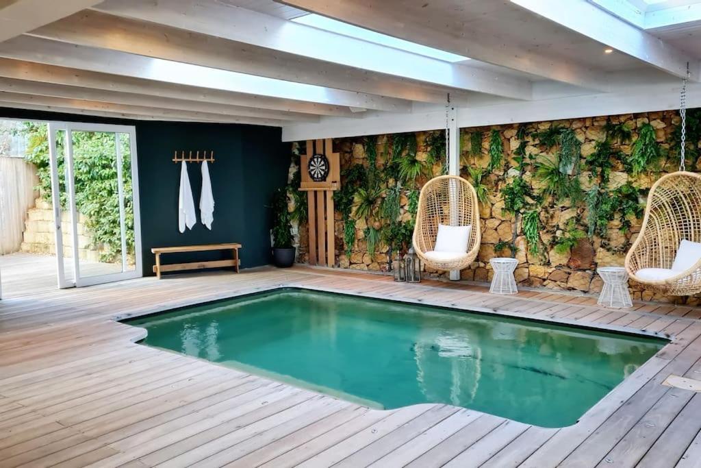 Contemporary With Amazing Views *