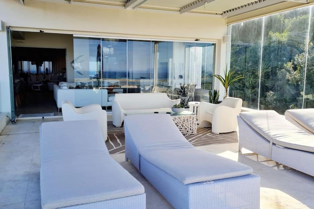 Villa Contemporary With Amazing Views *