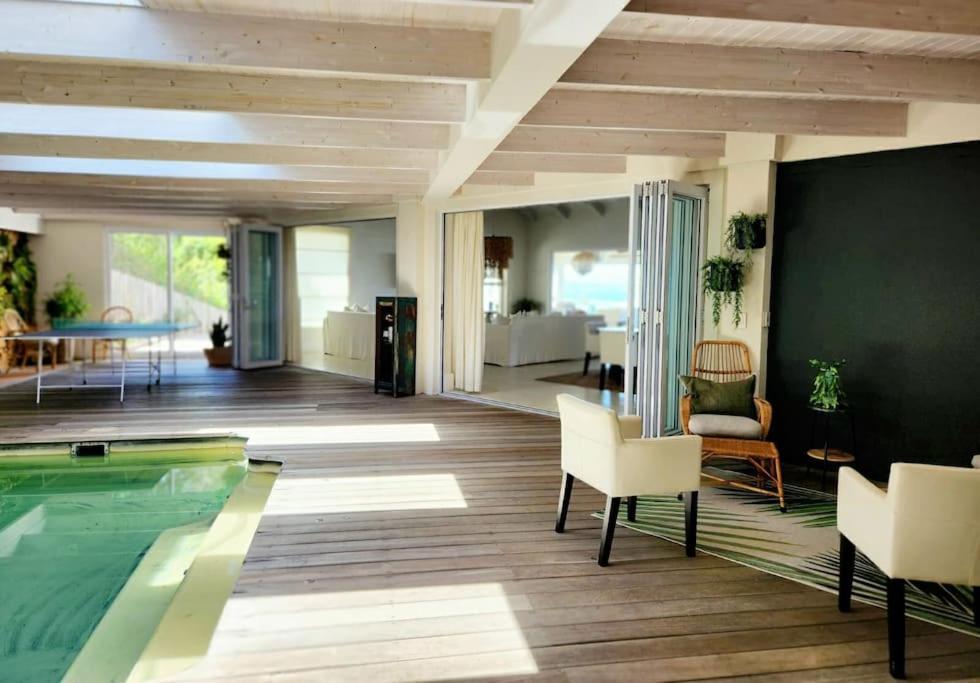 Contemporary With Amazing Views *