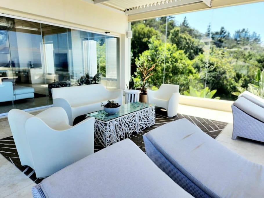 Contemporary With Amazing Views *