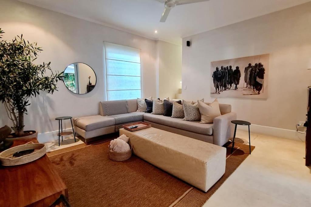 Contemporary With Amazing Views Villa *