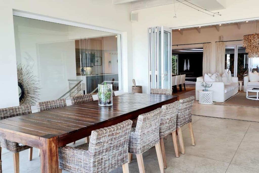 Contemporary With Amazing Views Villa Plettenberg Bay