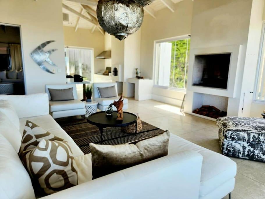 Contemporary With Amazing Views Villa *