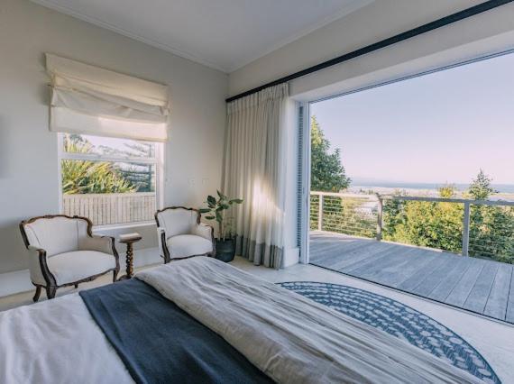 Contemporary With Amazing Views Villa