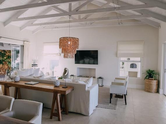 Villa Contemporary With Amazing Views *